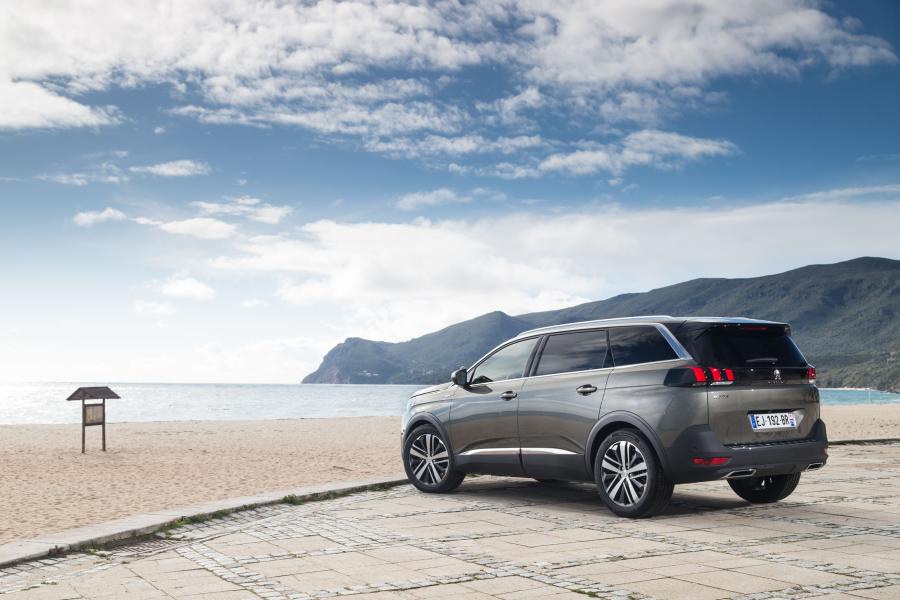  Peugeot 5008 GT 2016 года  (WW) (фото 21 из 27)